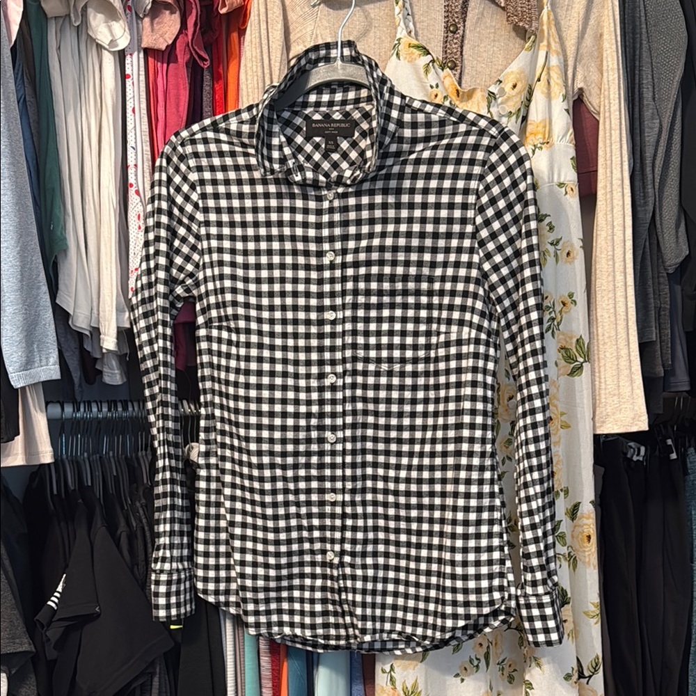 Banana Republic Black and White soft wash  Gingham Button Down Shirt